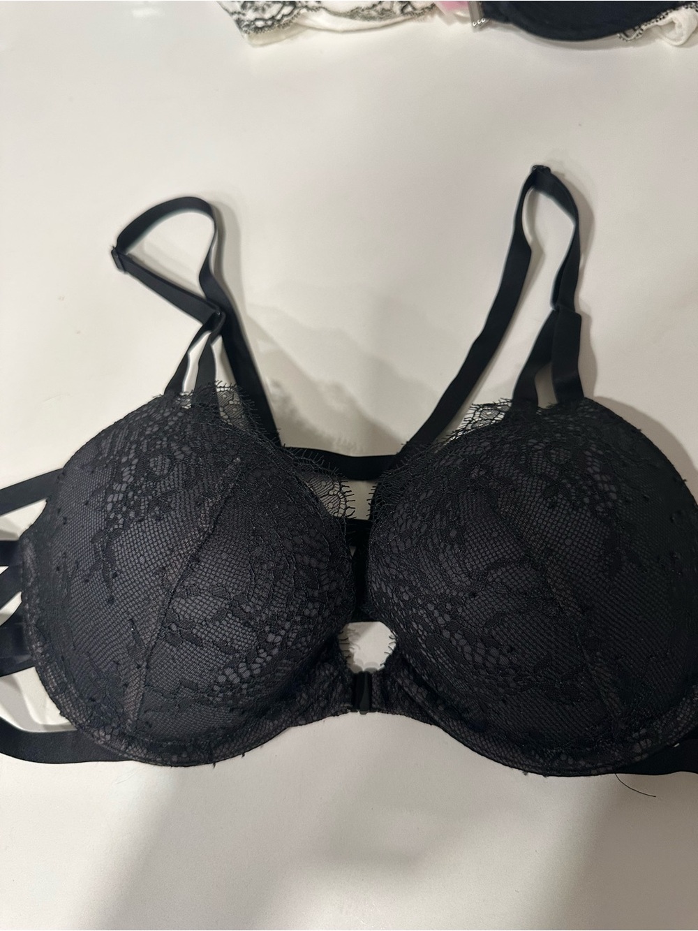 Victoria’s Secret front lock bra 36B Black Lace Push-Up Bra with Strappy Back